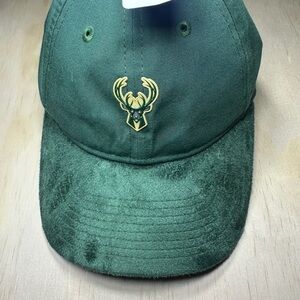 Milwaukee Bucks Green Felt New Era Strap back Hat NBA